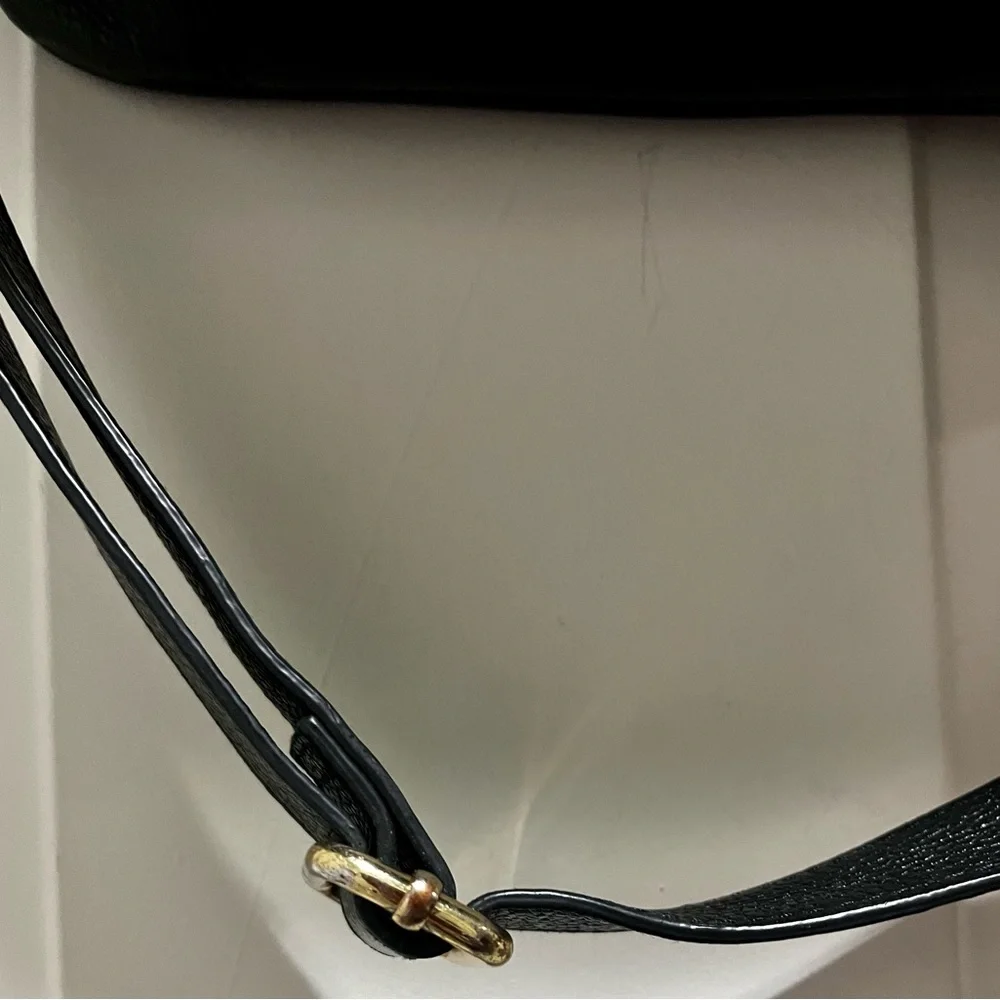 Tory Burch pebble grain leather bag w/ removable strap - Picture 16 of 16